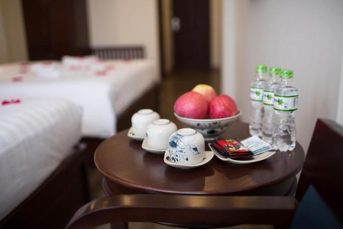 holiday emerald hotel