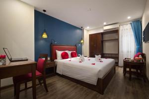 holiday emerald hotel
