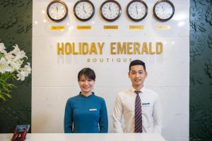 holiday emerald hotel
