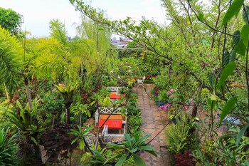 labuana homestay and cafe garden