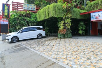 labuana homestay and cafe garden