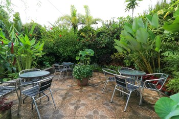 labuana homestay and cafe garden