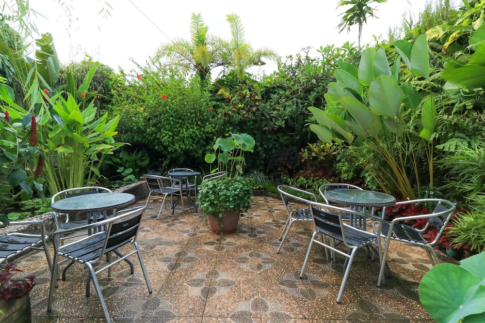 labuana homestay and cafe garden