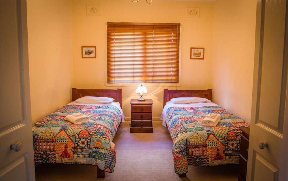 whispering pines cottages