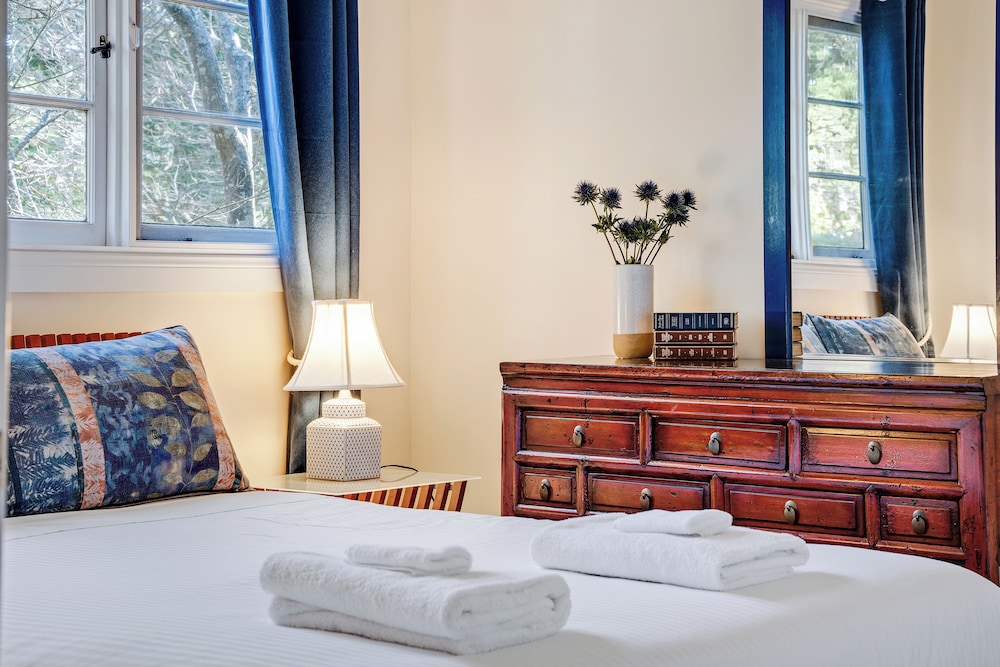 whispering pines cottages