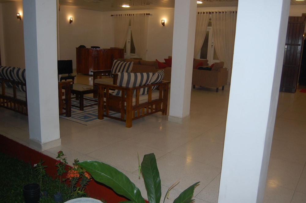 siloonaa garden villa