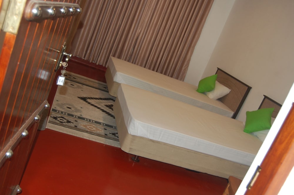 siloonaa garden villa