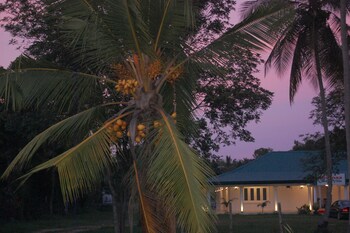 siloonaa garden villa