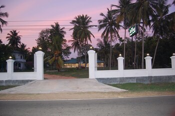 siloonaa garden villa