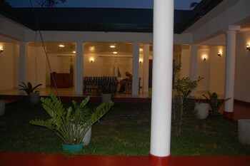 siloonaa garden villa