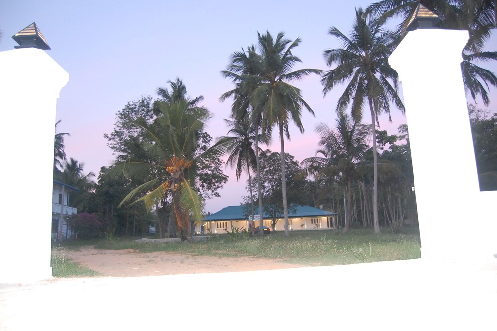 siloonaa garden villa
