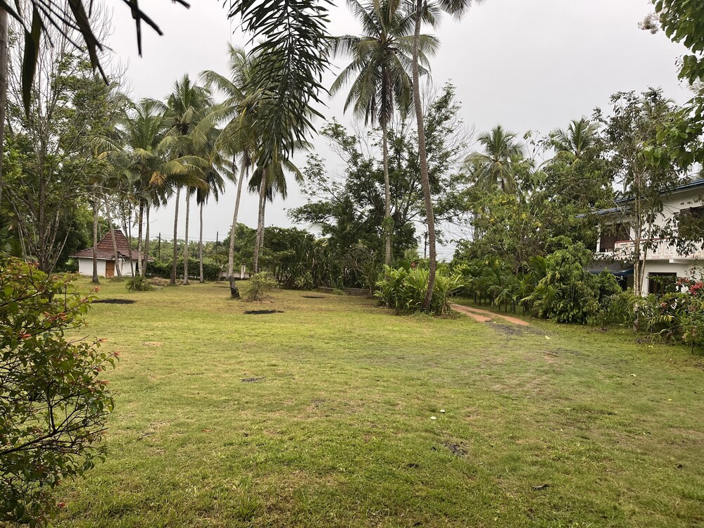 siloonaa garden villa