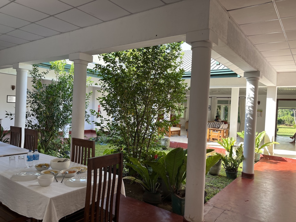 siloonaa garden villa