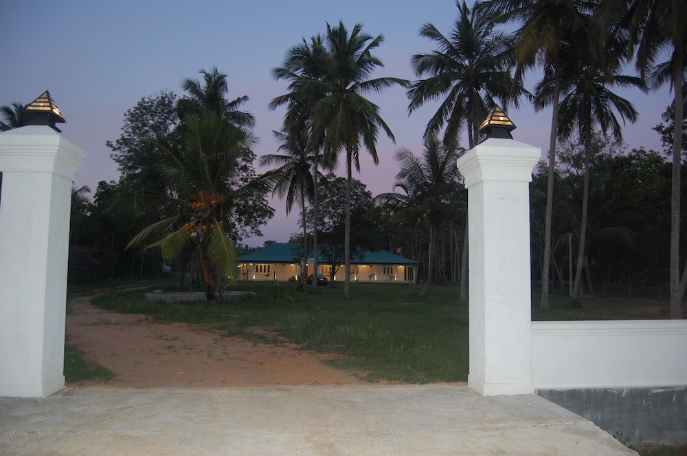 siloonaa garden villa