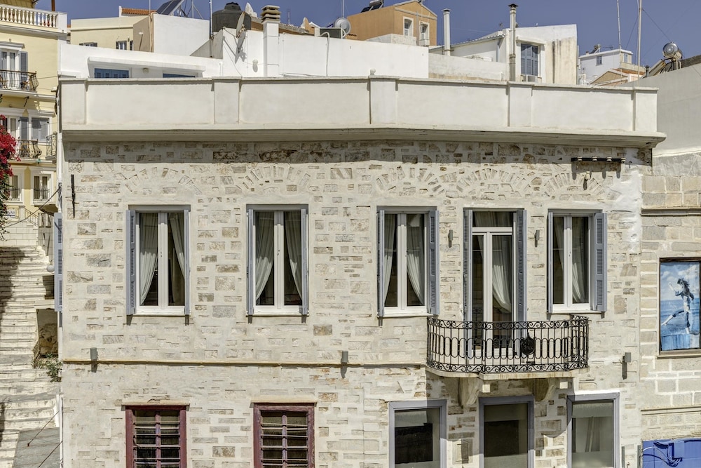 1844 suites syros