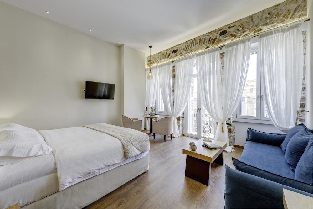 1844 suites syros