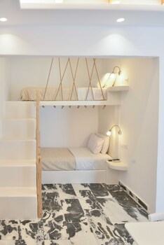 dedalos studios naxos