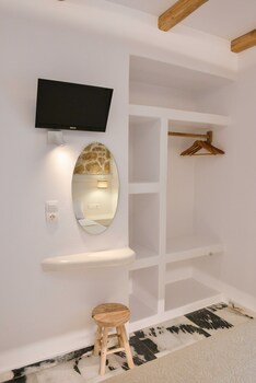 dedalos studios naxos