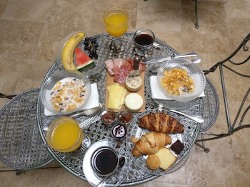 julina boutique living