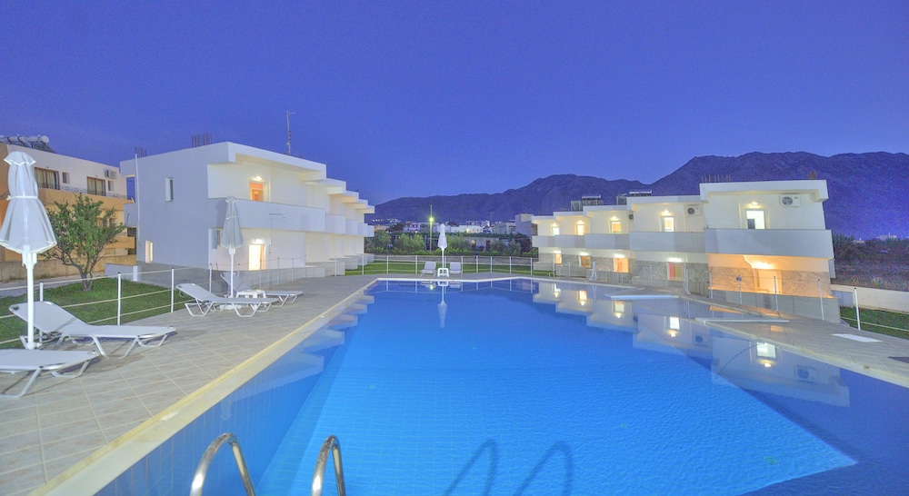 reina apartments