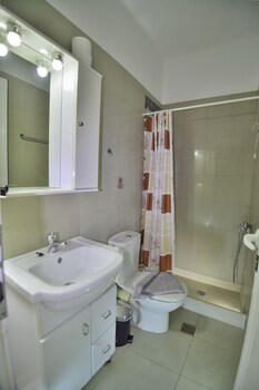 reina apartments