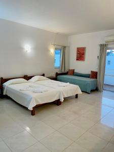 reina apartments