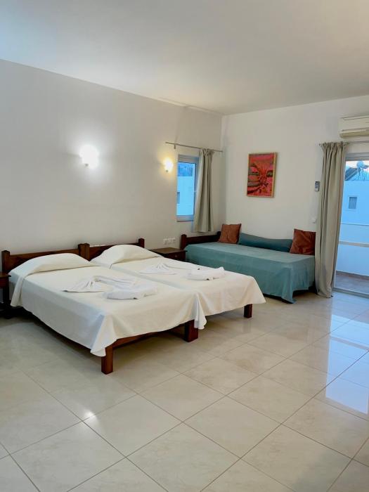 reina apartments
