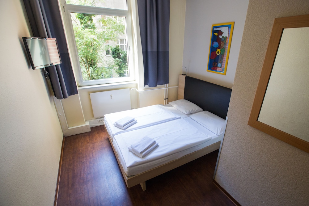 acama hotel and hostel kreuzberg