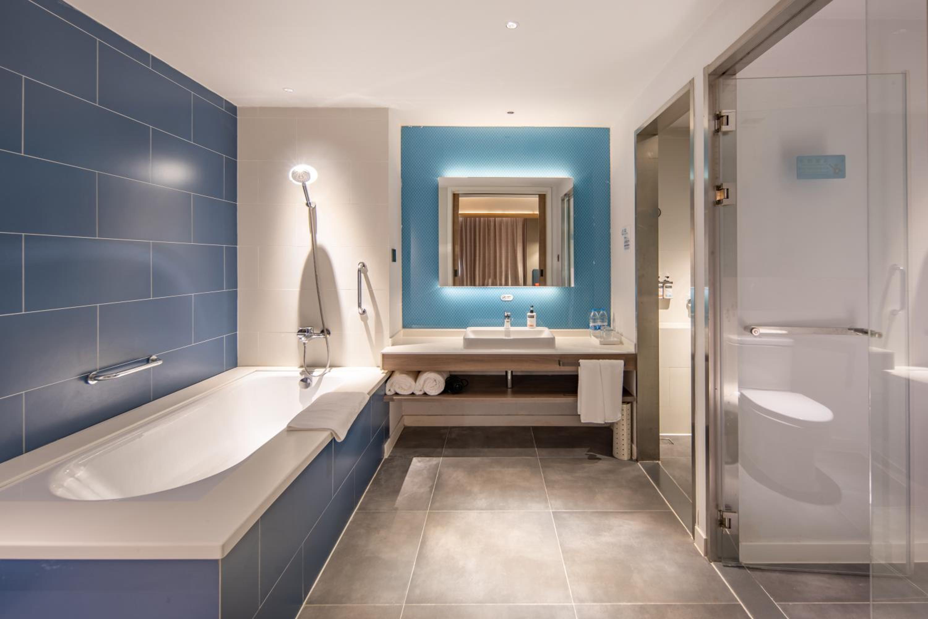 holiday inn express shanghai jiading new city an ihg hotel