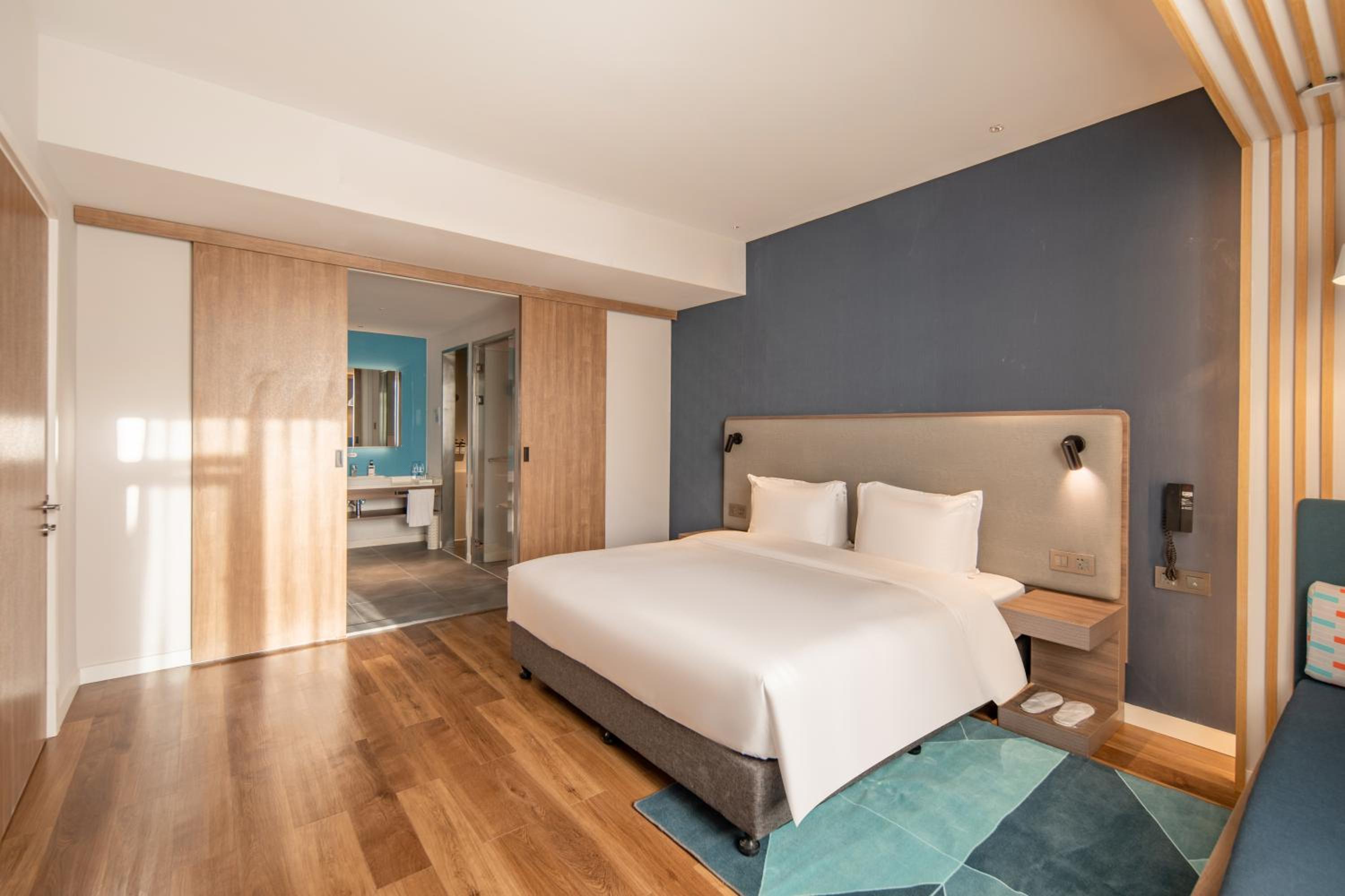 holiday inn express shanghai jiading new city an ihg hotel