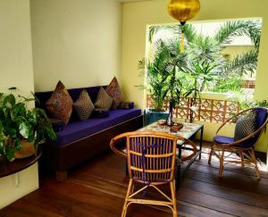 Hotel Old Cinema,Entanou Bridge>>Kampot,3 star