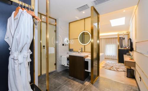 atour hotel qinhuangdao beidaihe zhoudun