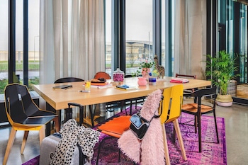 moxy poznan airport