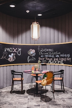 moxy poznan airport