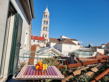malena palace experience