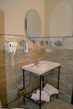 rosa hotel gonio