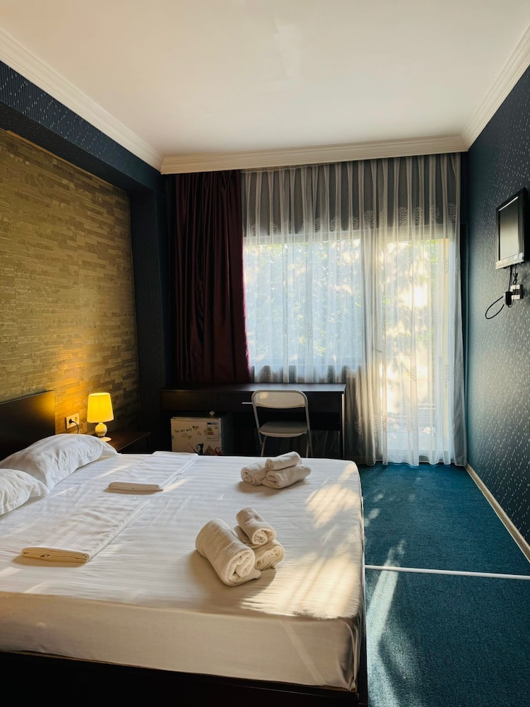 rosa hotel gonio