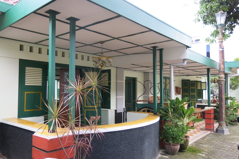 pamularsih homestay