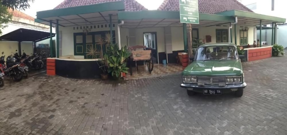 pamularsih homestay