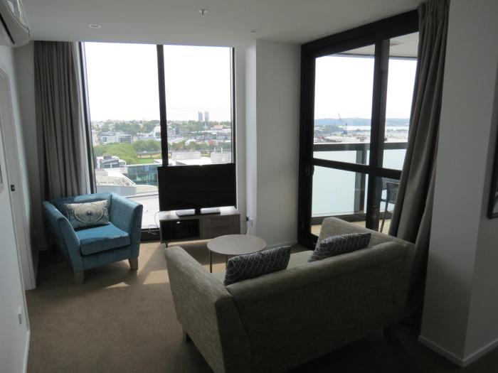 ramada suites victoria street west