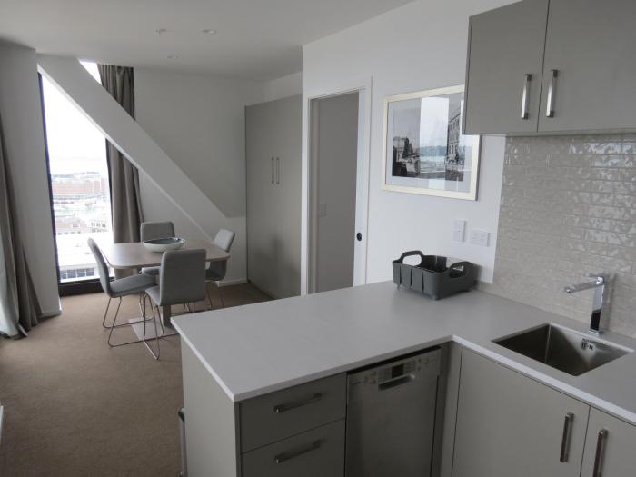 ramada suites victoria street west