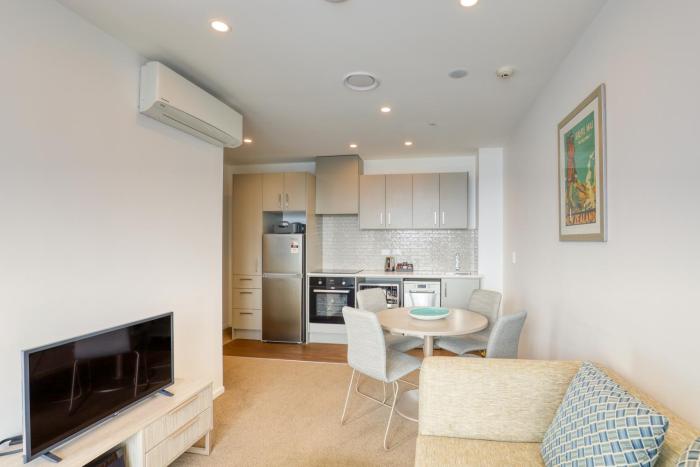 ramada suites victoria street west