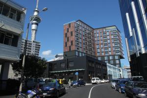 ramada suites victoria street west