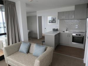 ramada suites victoria street west