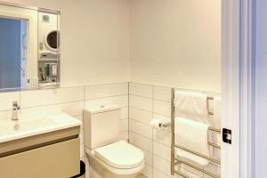 ramada suites victoria street west