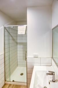 ramada suites victoria street west