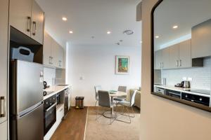 ramada suites victoria street west