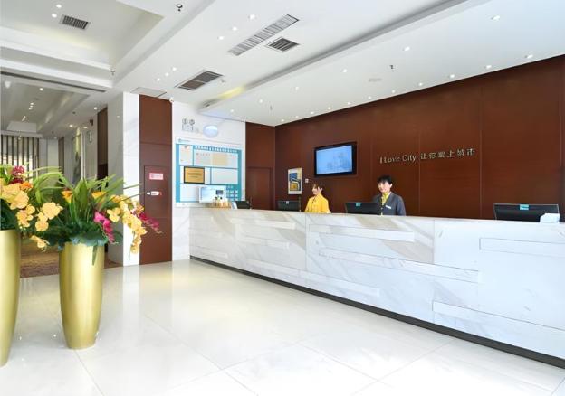 city comfort inn wuhan julong avenue metro station