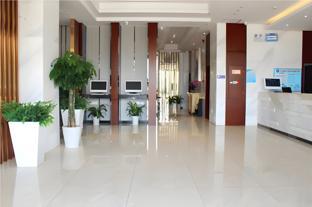 city comfort inn wuhan julong avenue metro station