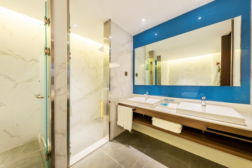 holiday inn express yichang riverside an ihg hotel
